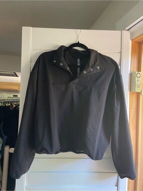 Vuori Black Snap-Button Pullover Windbreaker
